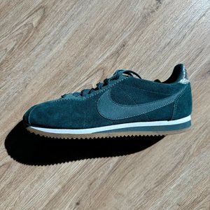 NIKE | Women's Classic Cortez Premium x ALC in suede | Size: 9 | Color: Green